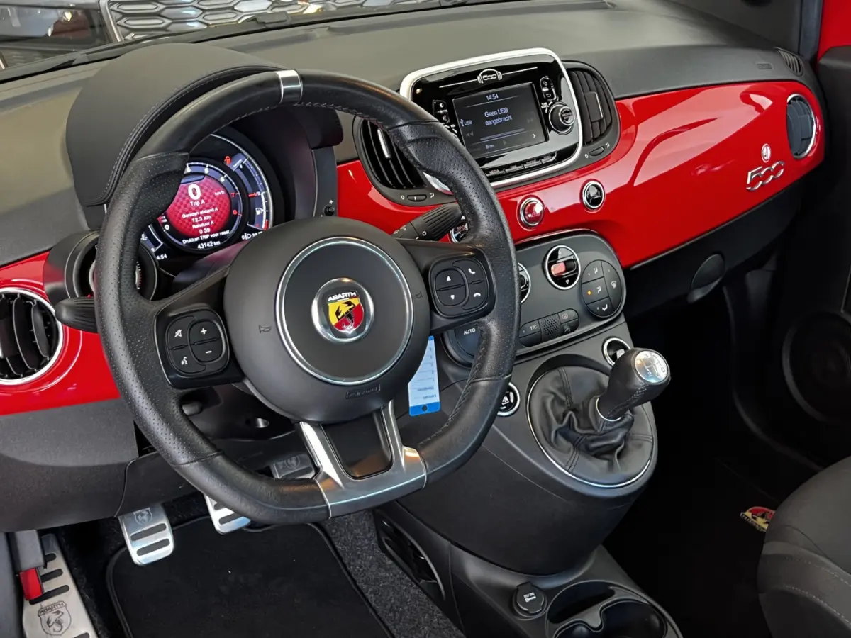 1.4 T-Jet Abarth 595 Turbo 145 PK | UNIEK 43000 KM | Corsa Pakket | Airco | 17"LM Velgen | Schaal Sport Stoelen | Navigatie | Park Sensors | Uniek!