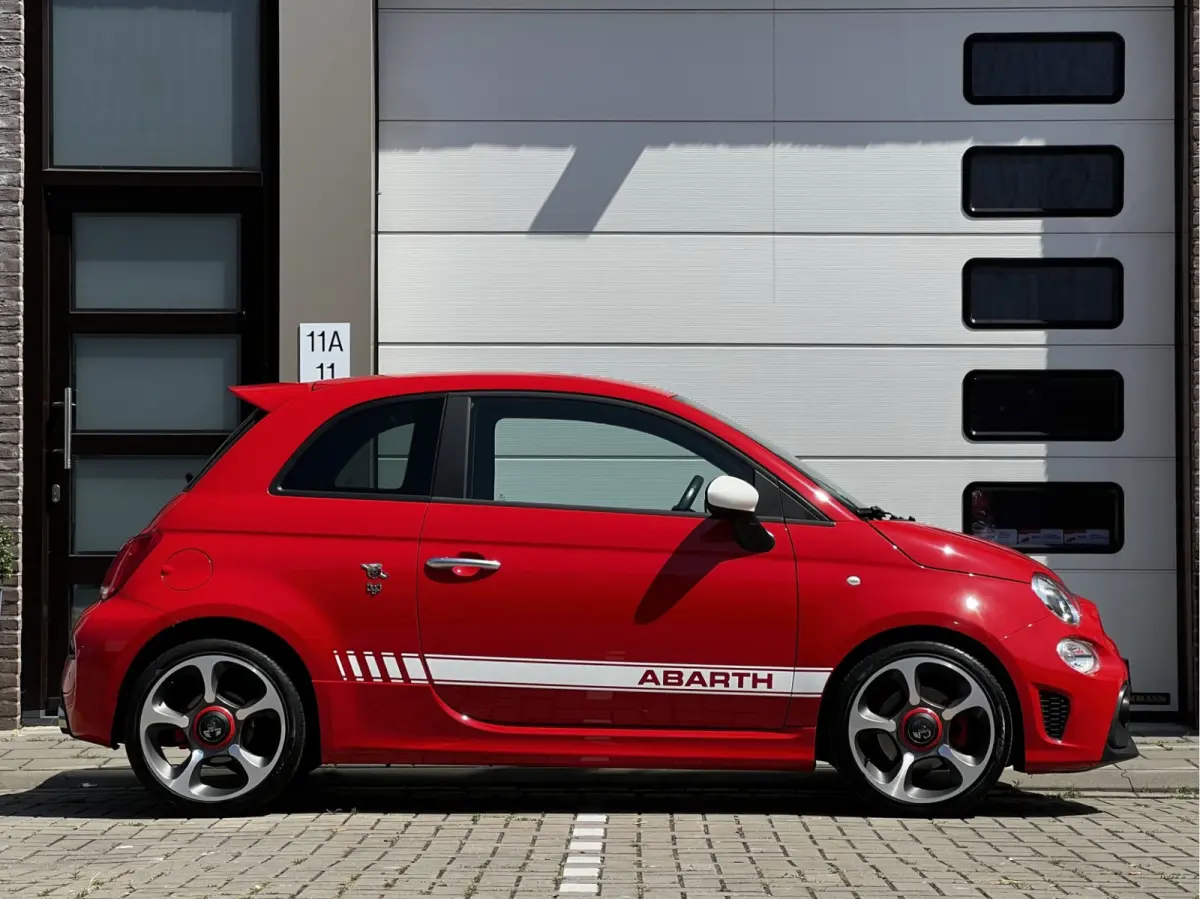 1.4 T-Jet Abarth 595 Turbo 145 PK | UNIEK 43000 KM | Corsa Pakket | Airco | 17"LM Velgen | Schaal Sport Stoelen | Navigatie | Park Sensors | Uniek!