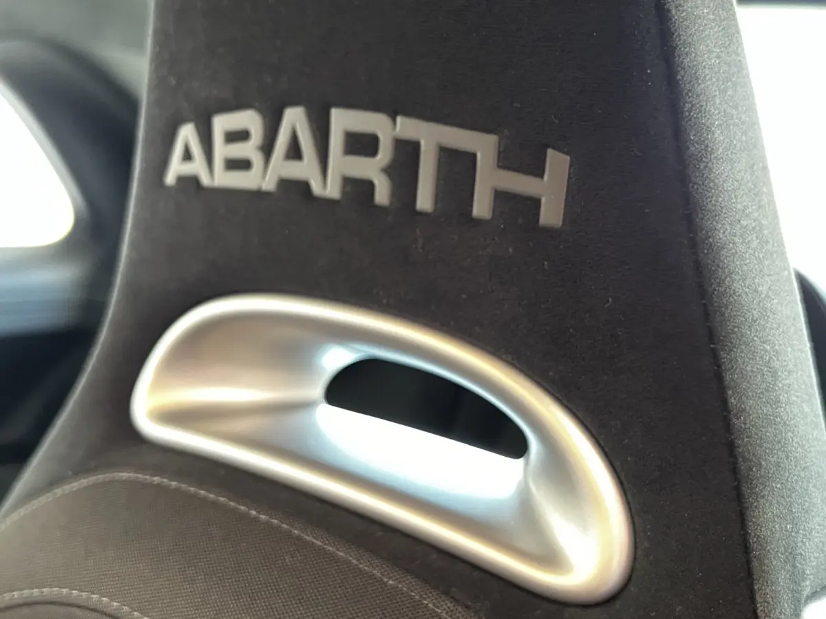 1.4 T-Jet Abarth 595 Turbo 145 PK | UNIEK 43000 KM | Corsa Pakket | Airco | 17"LM Velgen | Schaal Sport Stoelen | Navigatie | Park Sensors | Uniek!