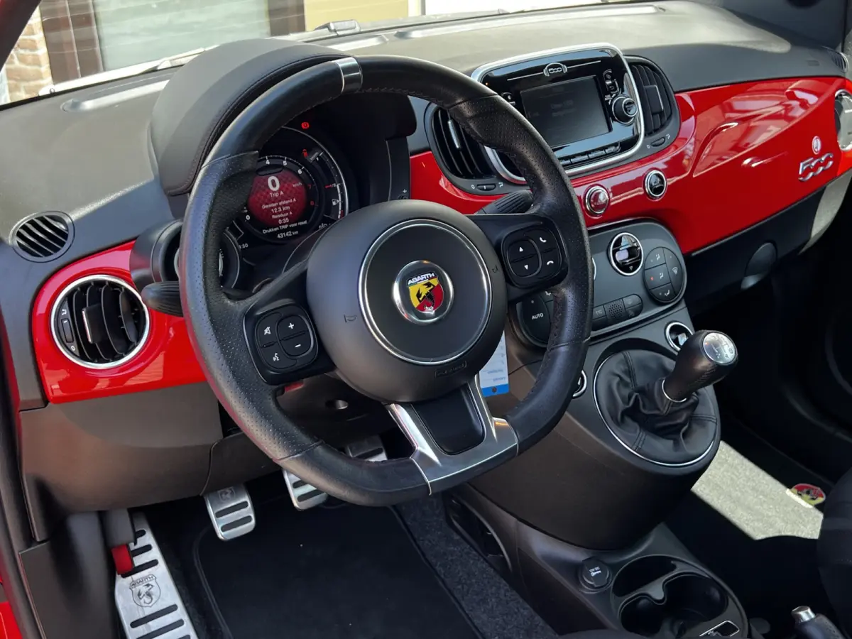 1.4 T-Jet Abarth 595 Turbo 145 PK | UNIEK 43000 KM | Corsa Pakket | Airco | 17"LM Velgen | Schaal Sport Stoelen | Navigatie | Park Sensors | Uniek!