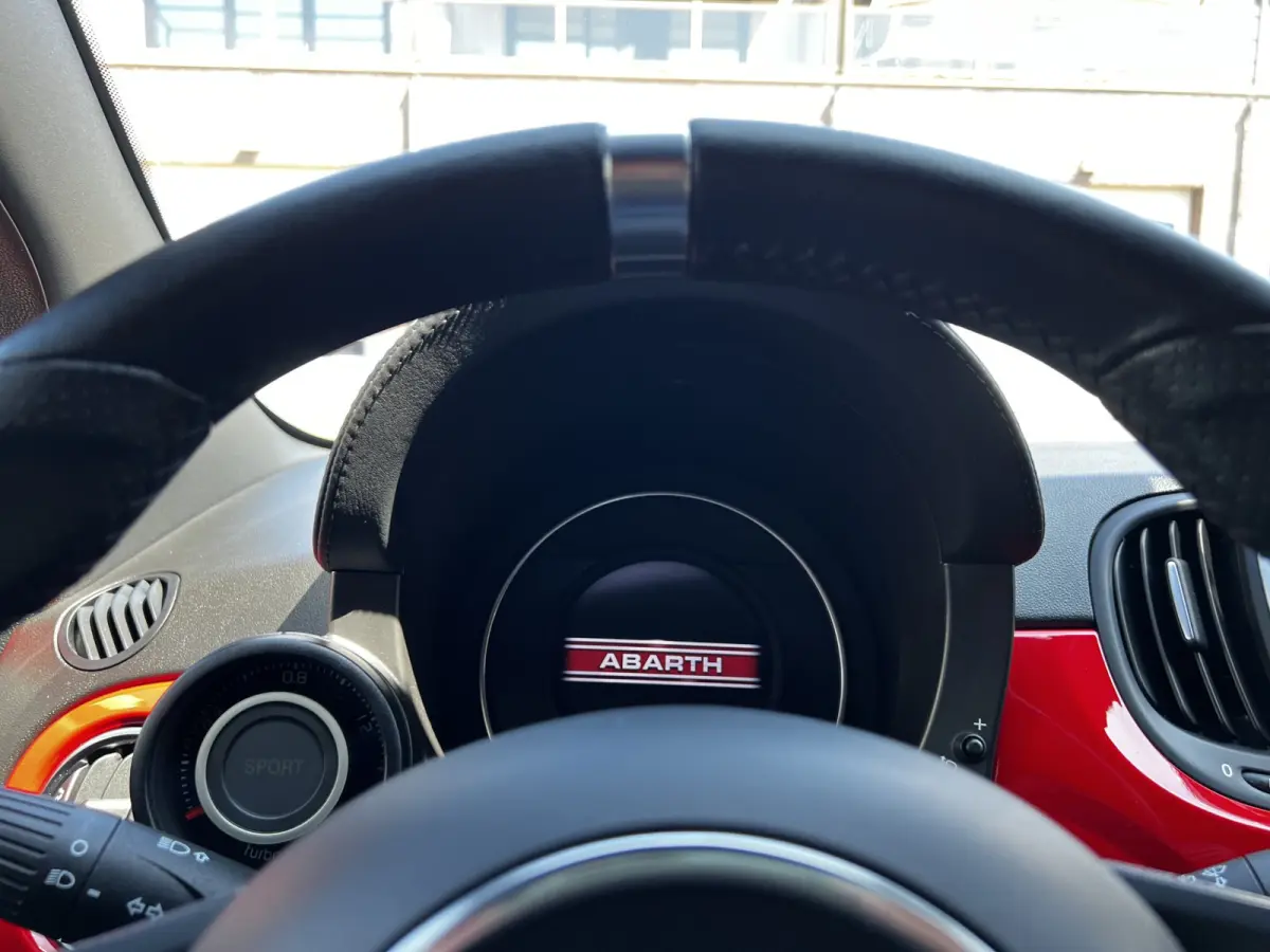 1.4 T-Jet Abarth 595 Turbo 145 PK | UNIEK 43000 KM | Corsa Pakket | Airco | 17"LM Velgen | Schaal Sport Stoelen | Navigatie | Park Sensors | Uniek!