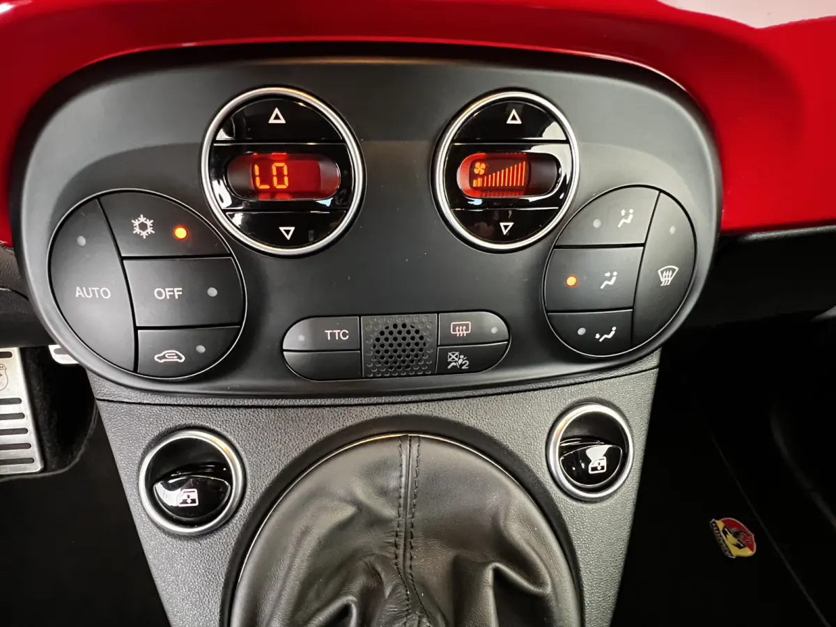 1.4 T-Jet Abarth 595 Turbo 145 PK | UNIEK 43000 KM | Corsa Pakket | Airco | 17"LM Velgen | Schaal Sport Stoelen | Navigatie | Park Sensors | Uniek!