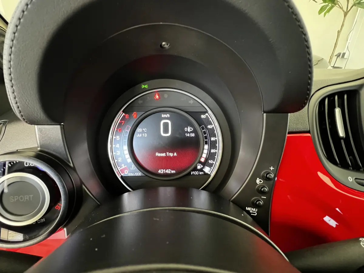 1.4 T-Jet Abarth 595 Turbo 145 PK | UNIEK 43000 KM | Corsa Pakket | Airco | 17"LM Velgen | Schaal Sport Stoelen | Navigatie | Park Sensors | Uniek!