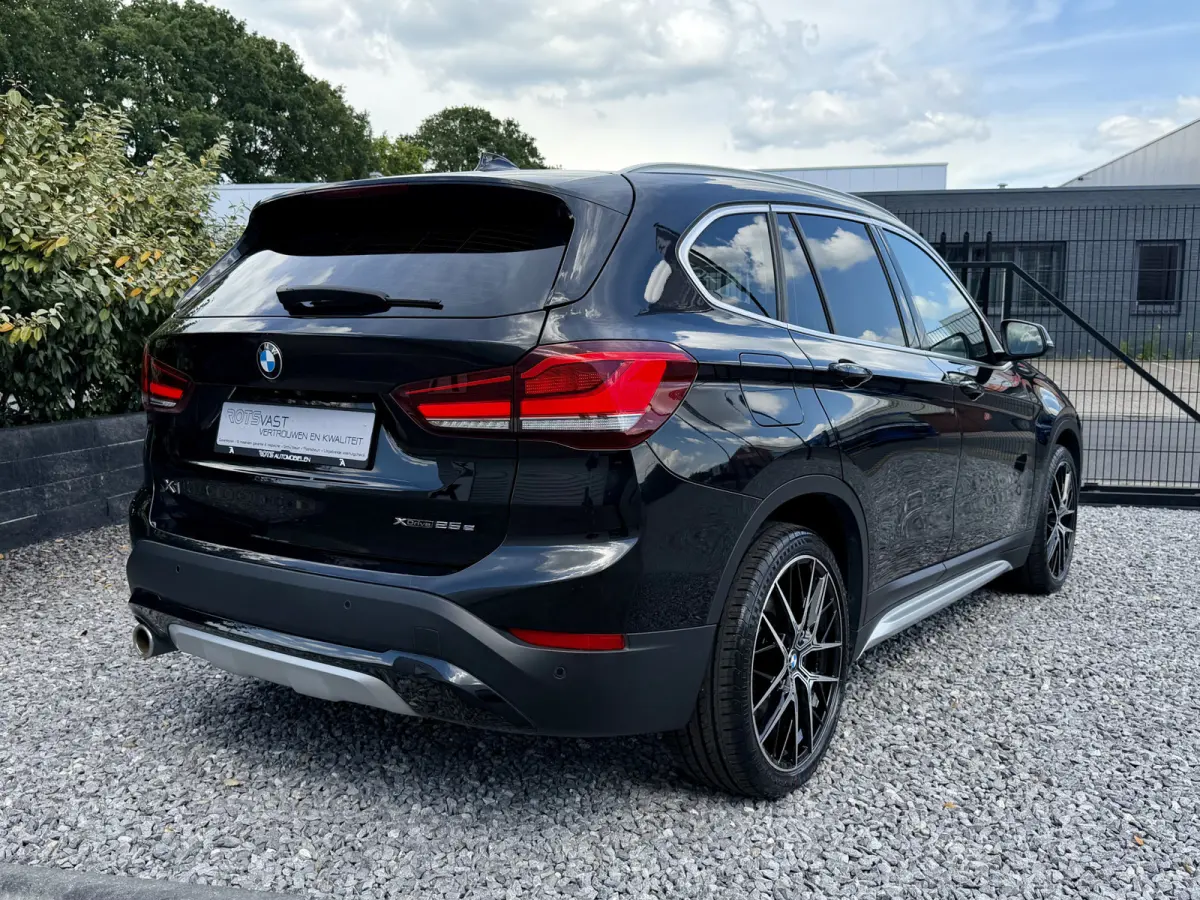 xDrive25e High-Exe Navi|Leer|LED|Trekhaak 2021 Zwart Metallic