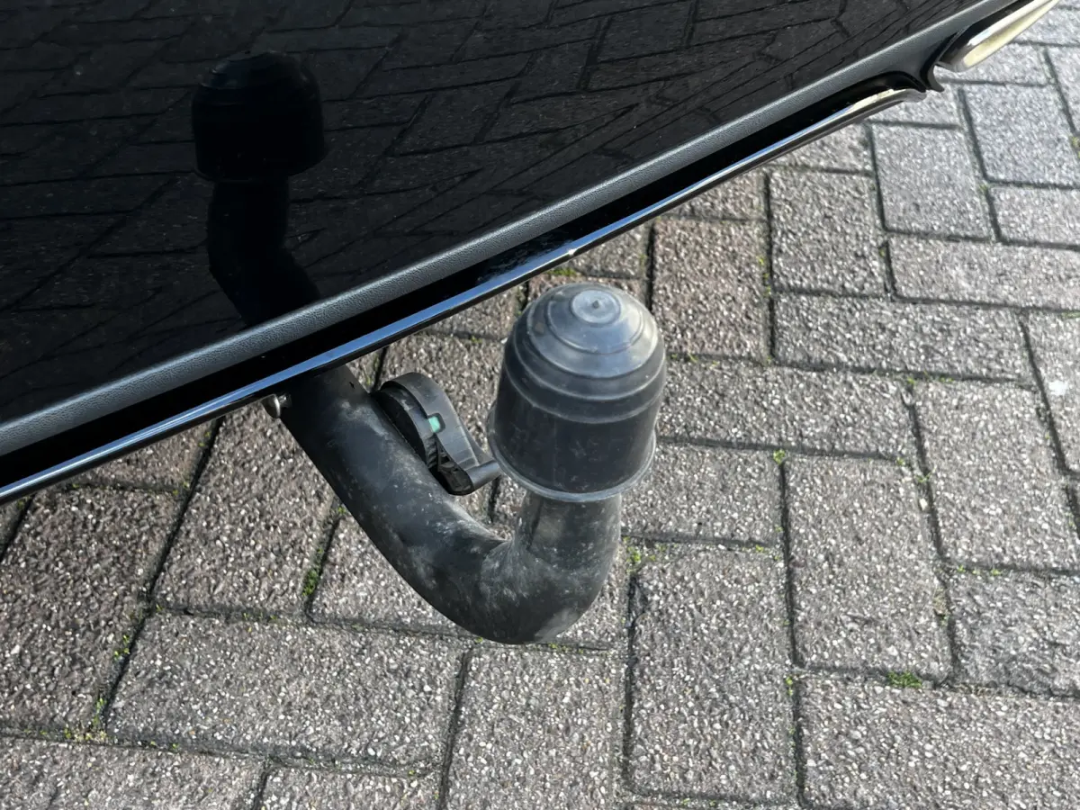 180 Business Solution AMG Upgrade Edition | Airco | Navigatie | Achteruitrijdcamera | Sport Int | 18" AMG Velgen | Wegklapbare Trekhaak | 1e Eigenaar!