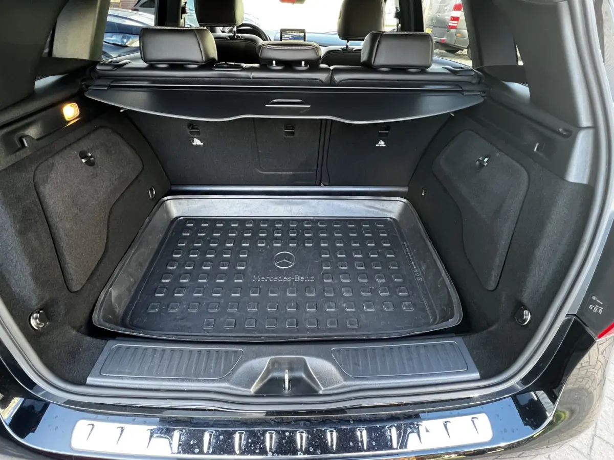 180 Business Solution AMG Upgrade Edition | Airco | Navigatie | Achteruitrijdcamera | Sport Int | 18" AMG Velgen | Wegklapbare Trekhaak | 1e Eigenaar!
