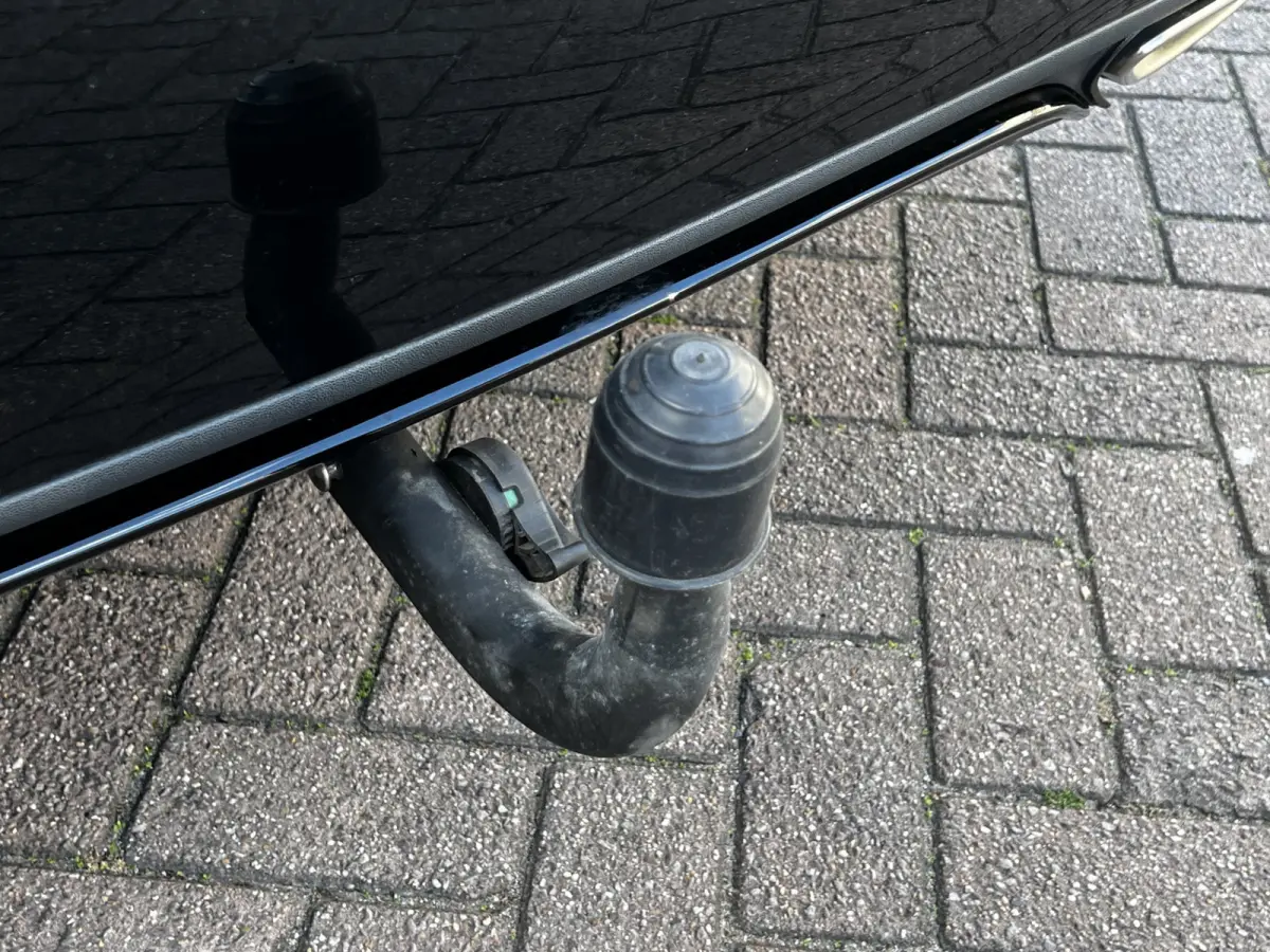 180 Business Solution AMG Upgrade Edition | Airco | Navigatie | Achteruitrijdcamera | Sport Int | 18" AMG Velgen | Wegklapbare Trekhaak | 1e Eigenaar!