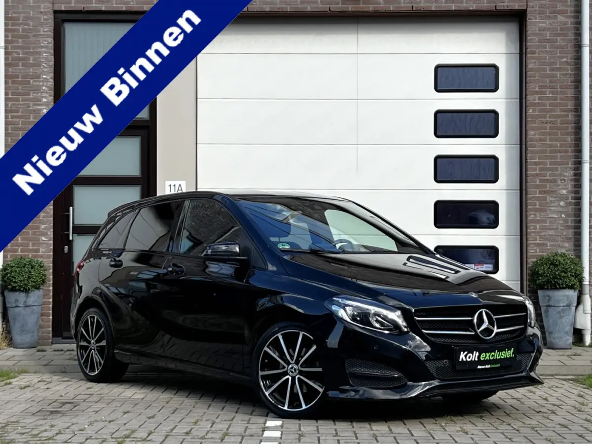 180 Business Solution AMG Upgrade Edition | Airco | Navigatie | Achteruitrijdcamera | Sport Int | 18" AMG Velgen | Wegklapbare Trekhaak | 1e Eigenaar!