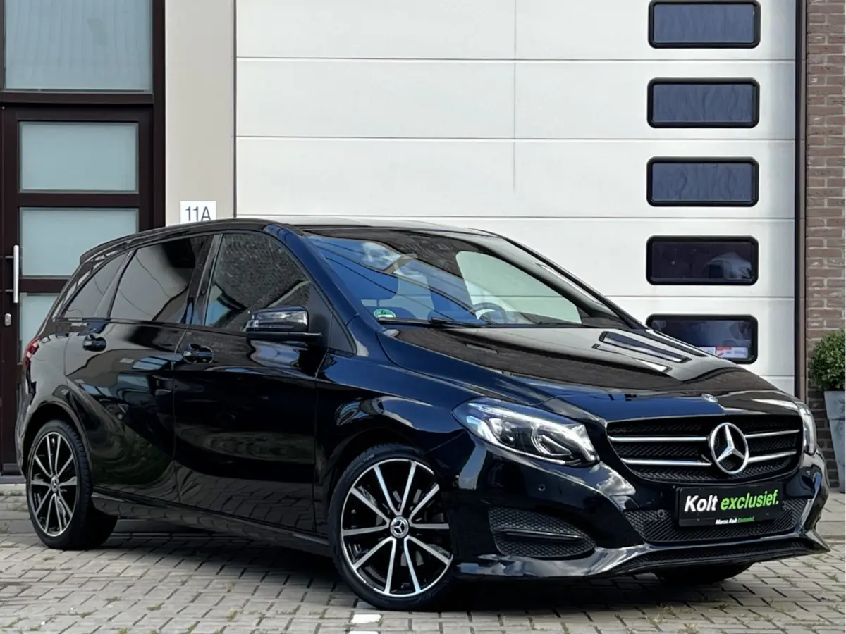 180 Business Solution AMG Upgrade Edition | Airco | Navigatie | Achteruitrijdcamera | Sport Int | 18" AMG Velgen | Wegklapbare Trekhaak | 1e Eigenaar!