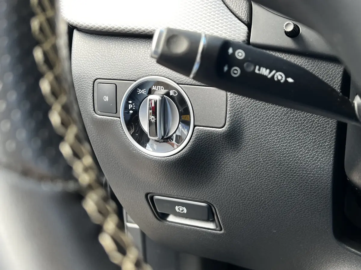 180 Business Solution AMG Upgrade Edition | Airco | Navigatie | Achteruitrijdcamera | Sport Int | 18" AMG Velgen | Wegklapbare Trekhaak | 1e Eigenaar!