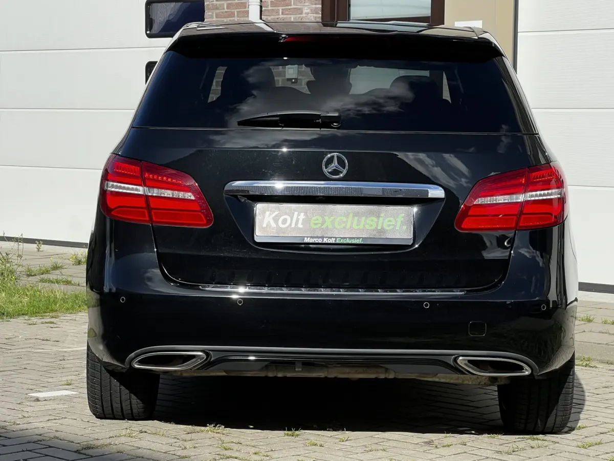 180 Business Solution AMG Upgrade Edition | Airco | Navigatie | Achteruitrijdcamera | Sport Int | 18" AMG Velgen | Wegklapbare Trekhaak | 1e Eigenaar!
