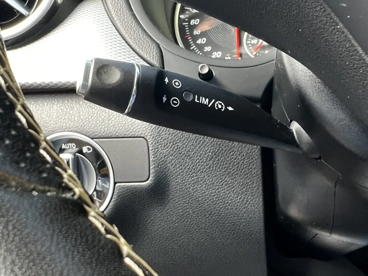 180 Business Solution AMG Upgrade Edition | Airco | Navigatie | Achteruitrijdcamera | Sport Int | 18" AMG Velgen | Wegklapbare Trekhaak | 1e Eigenaar!