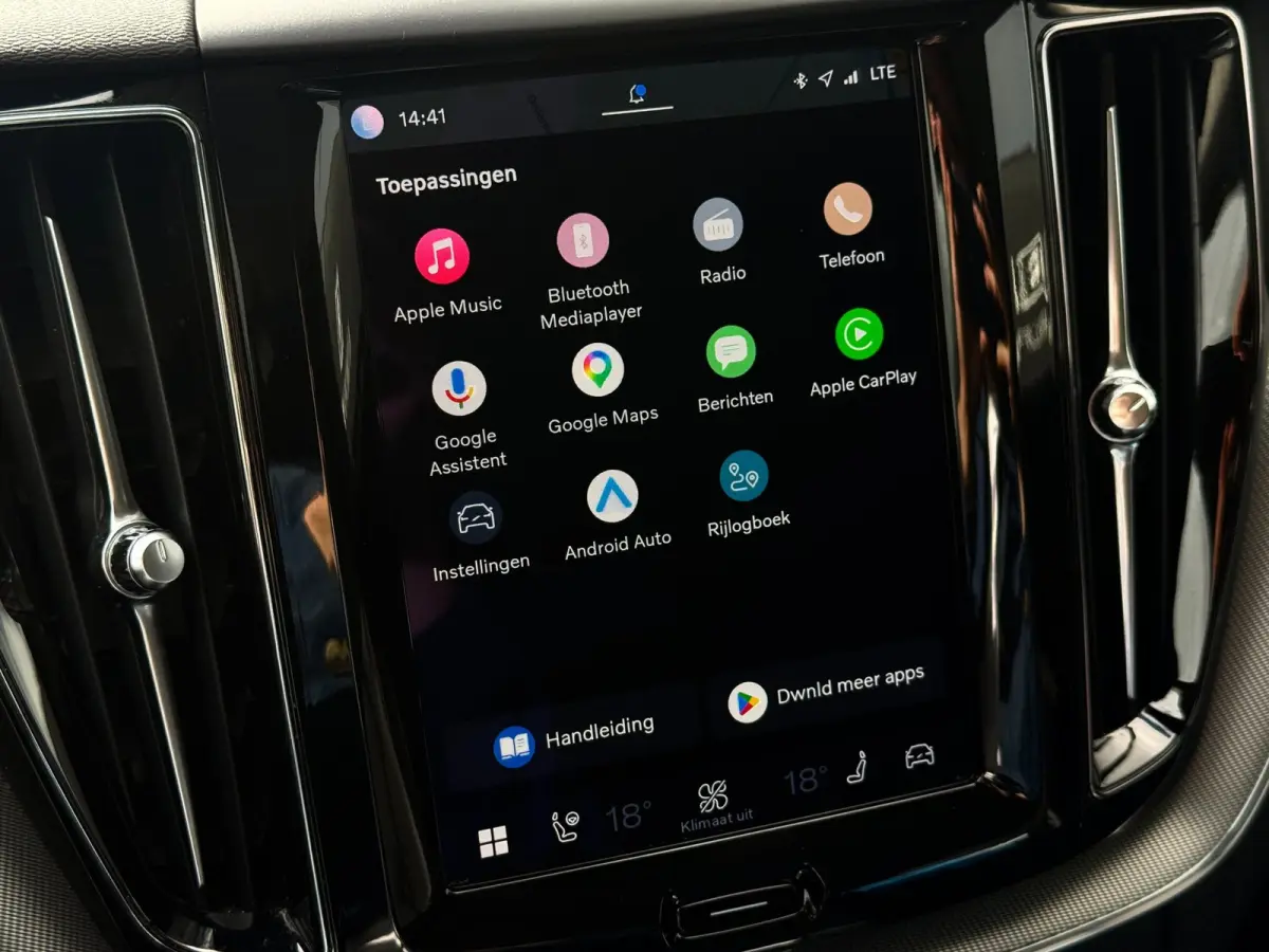 2.0 T6 Plug-in hybrid AWD Plus Bright | Pano | Trekhaak | Long Range | Elektrische stoelen | Denimblauw | Pilot Assist