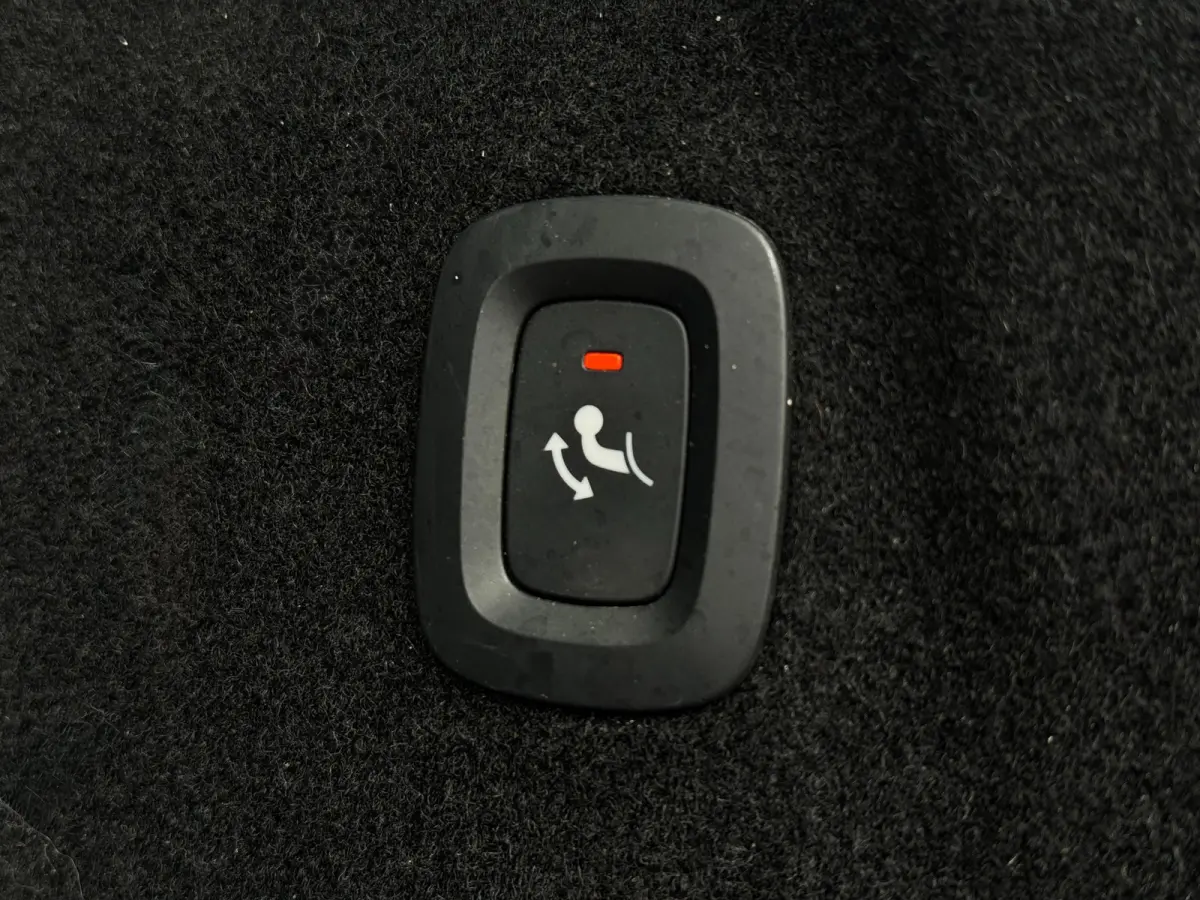 2.0 T6 Plug-in hybrid AWD Plus Bright | Pano | Trekhaak | Long Range | Elektrische stoelen | Denimblauw | Pilot Assist