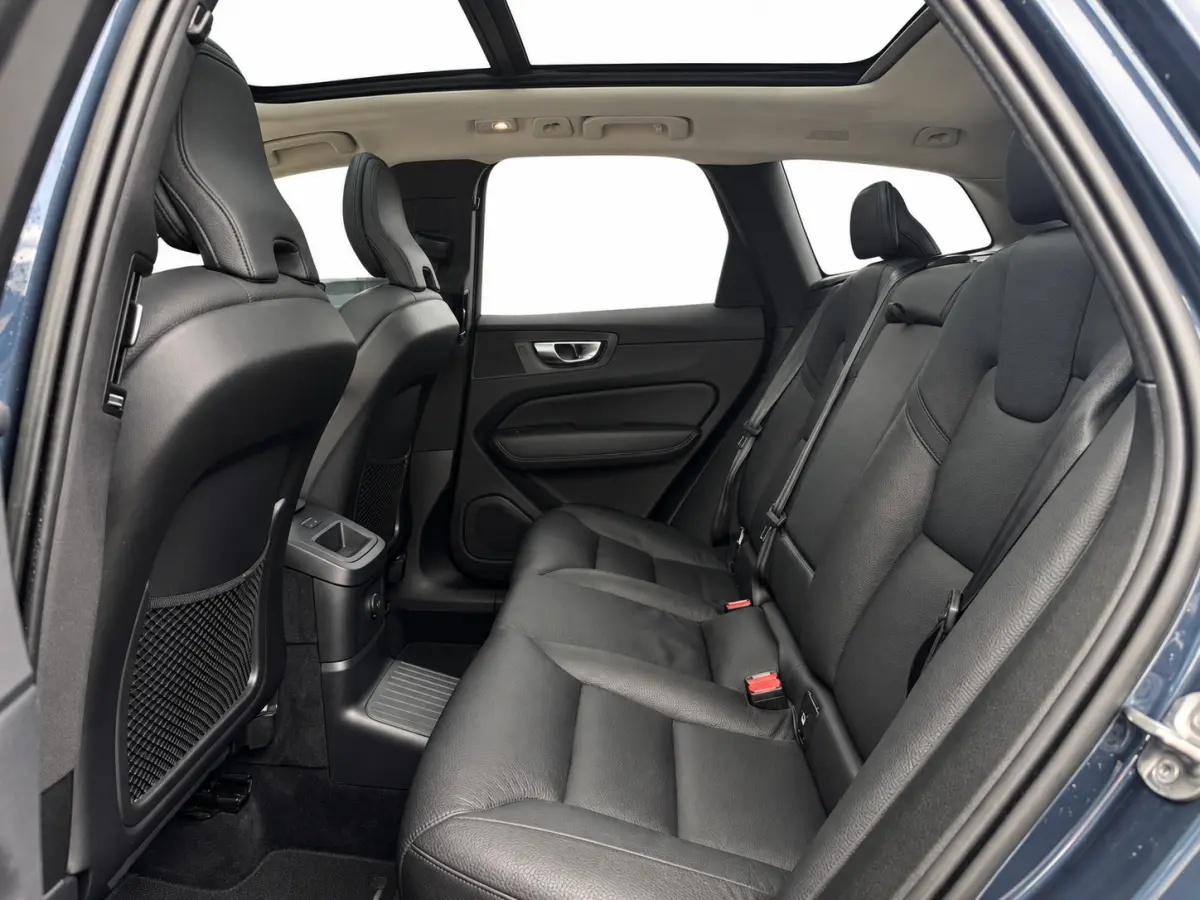 2.0 T6 Plug-in hybrid AWD Plus Bright | Pano | Trekhaak | Long Range | Elektrische stoelen | Denimblauw | Pilot Assist