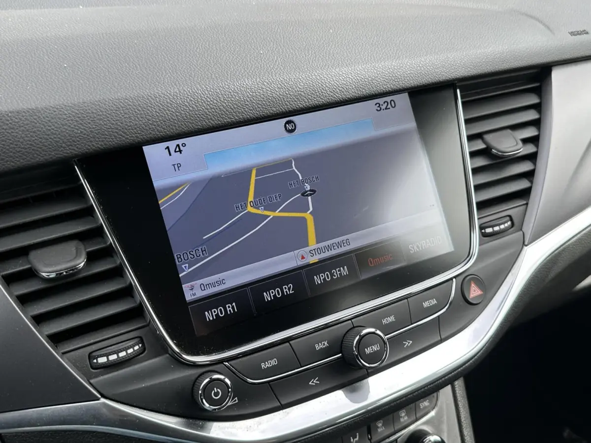 1.4 Turbo Business+ Clima Cruise Navi LED 150PK