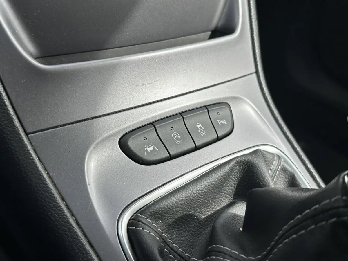 1.4 Turbo Business+ Clima Cruise Navi LED 150PK