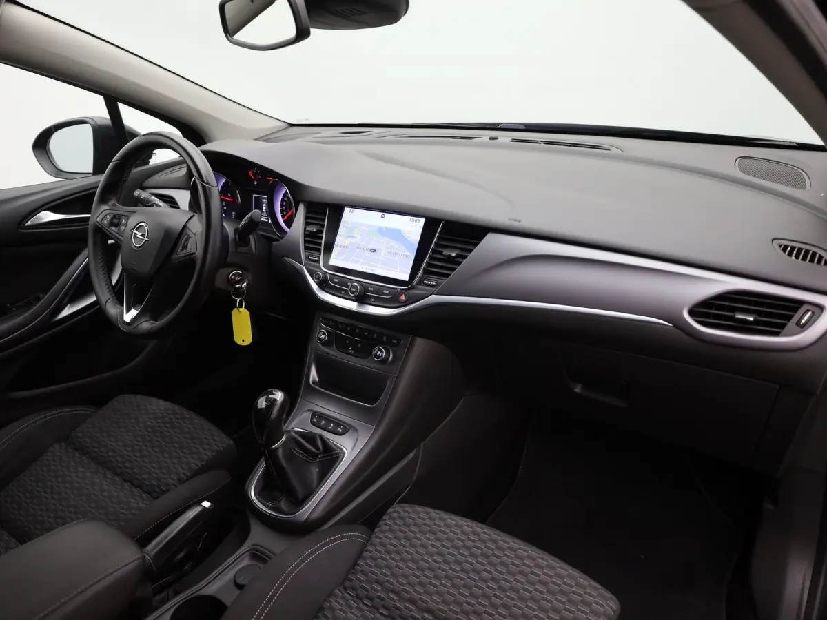 1.0 Business+ | Trekhaak | Apple Carplay/ Android Auto | AGR-stoelen | 17'' | Prijs Rijklaar!!