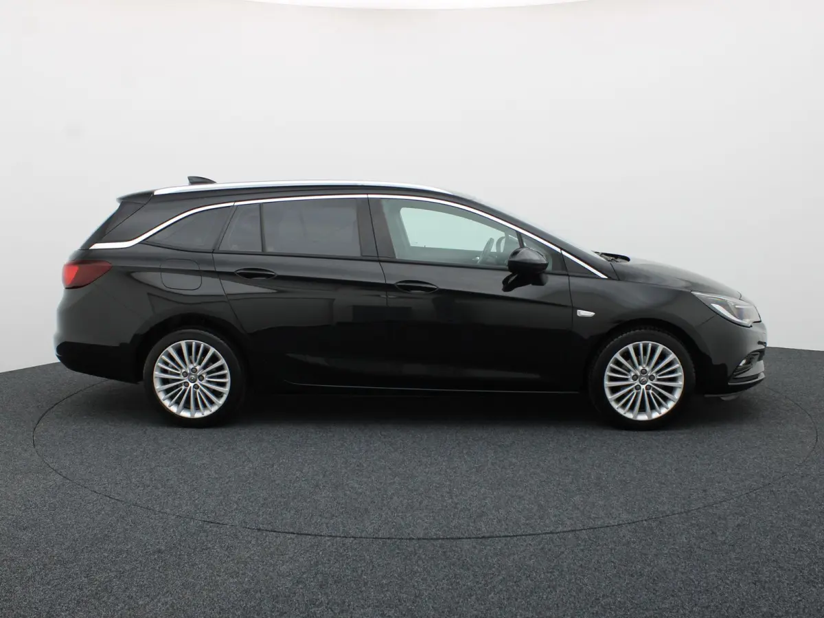 1.0 Business+ | Trekhaak | Apple Carplay/ Android Auto | AGR-stoelen | 17'' | Prijs Rijklaar!!