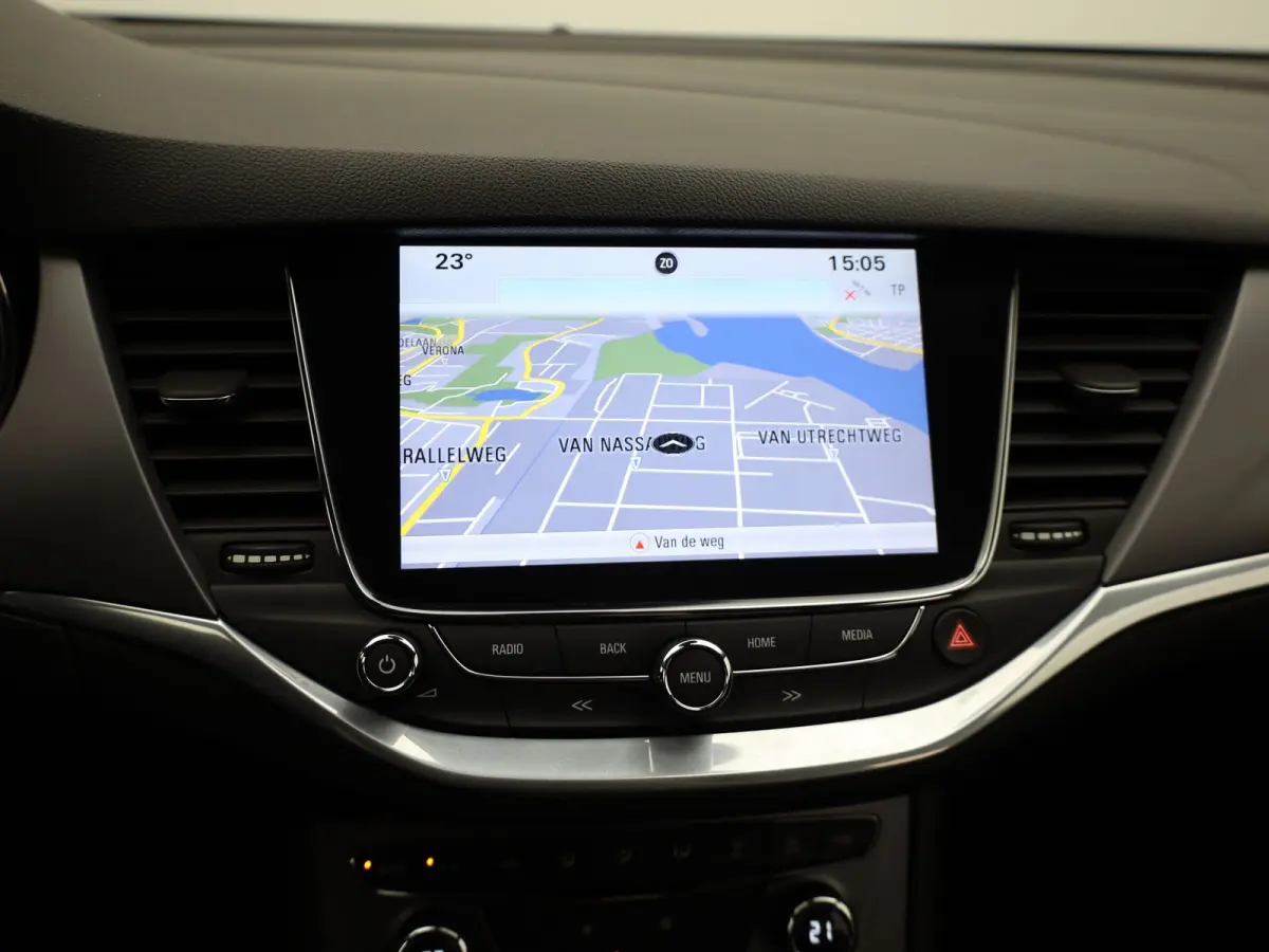 1.0 Business+ | Trekhaak | Apple Carplay/ Android Auto | AGR-stoelen | 17'' | Prijs Rijklaar!!