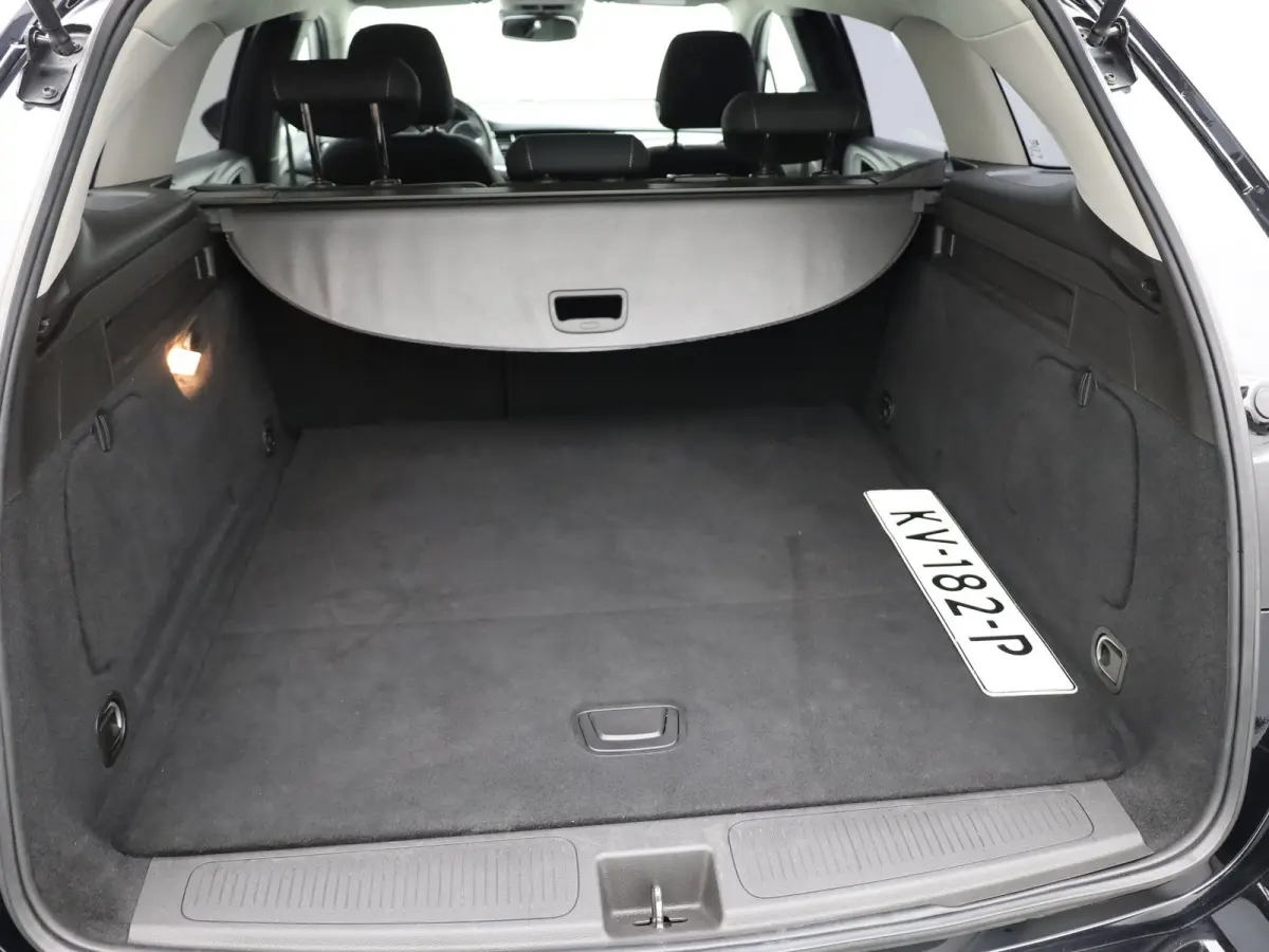 1.0 Business+ | Trekhaak | Apple Carplay/ Android Auto | AGR-stoelen | 17'' | Prijs Rijklaar!!