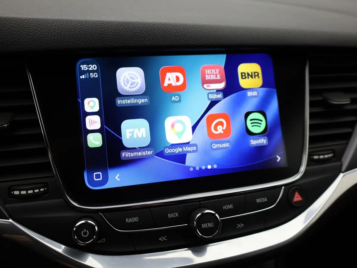 1.0 Business+ | Trekhaak | Apple Carplay/ Android Auto | AGR-stoelen | 17'' | Prijs Rijklaar!!