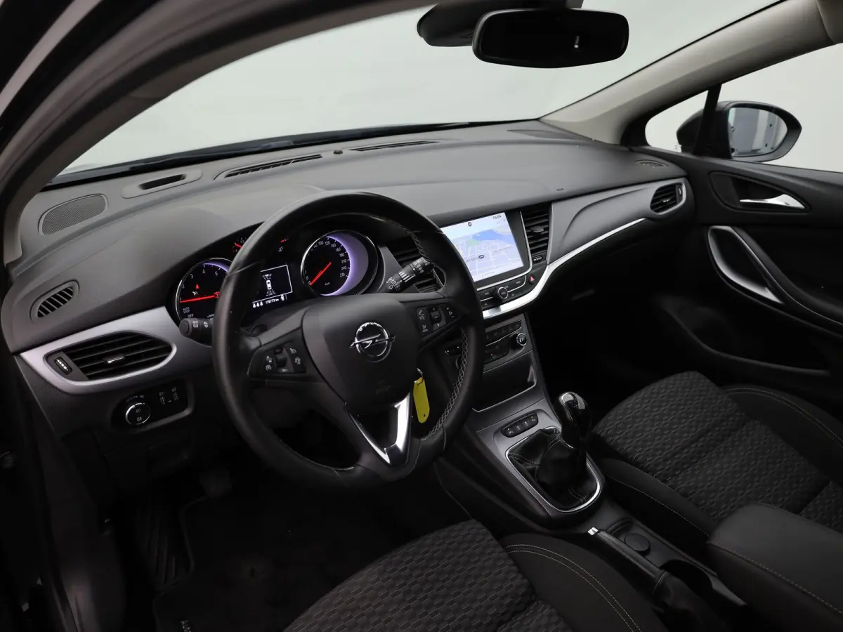 1.0 Business+ | Trekhaak | Apple Carplay/ Android Auto | AGR-stoelen | 17'' | Prijs Rijklaar!!
