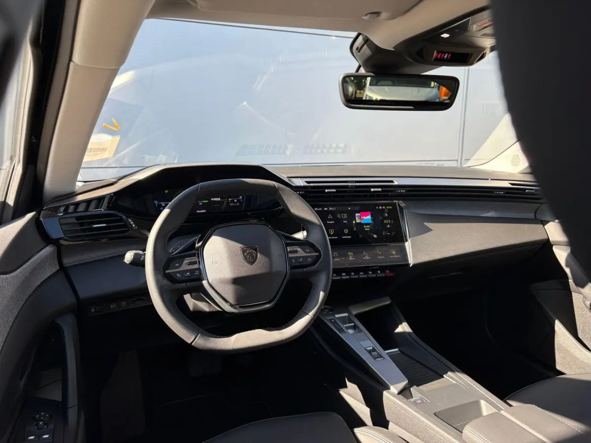 1.6 HYbrid 225 EAT8 Allure Avantage | 360 camera | Draadloze Apple Carplay/Android Auto | Stoelverwarming
