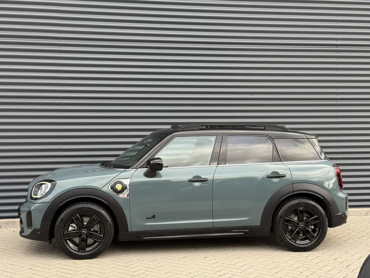 1.5 Cooper ALL4 Pano/Leder/H&K/Camera