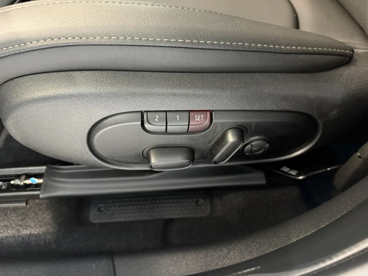 1.5 Cooper ALL4 Pano/Leder/H&K/Camera