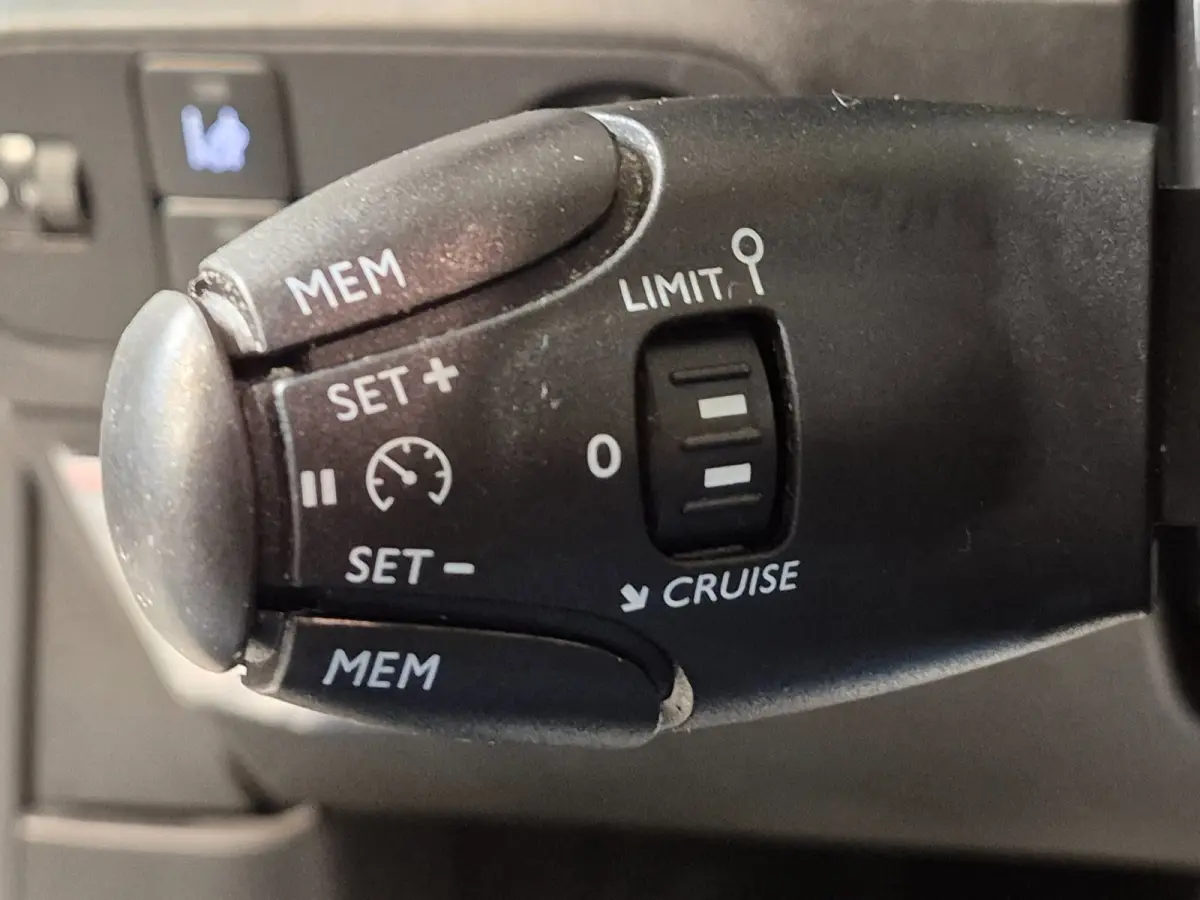 1.2 PureTech Feel - Airco - Cruise - PDC - Distributieriem vervangen - Rijklaar
