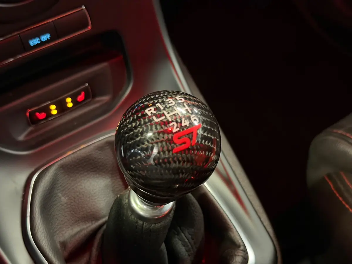 1.6 ST2 LED/NAVI/CRUISE/RECARO/MAXTON/MILTEK/CAMERA/PDC/DISTR+W-POMP-VV/STOELVERWARMING