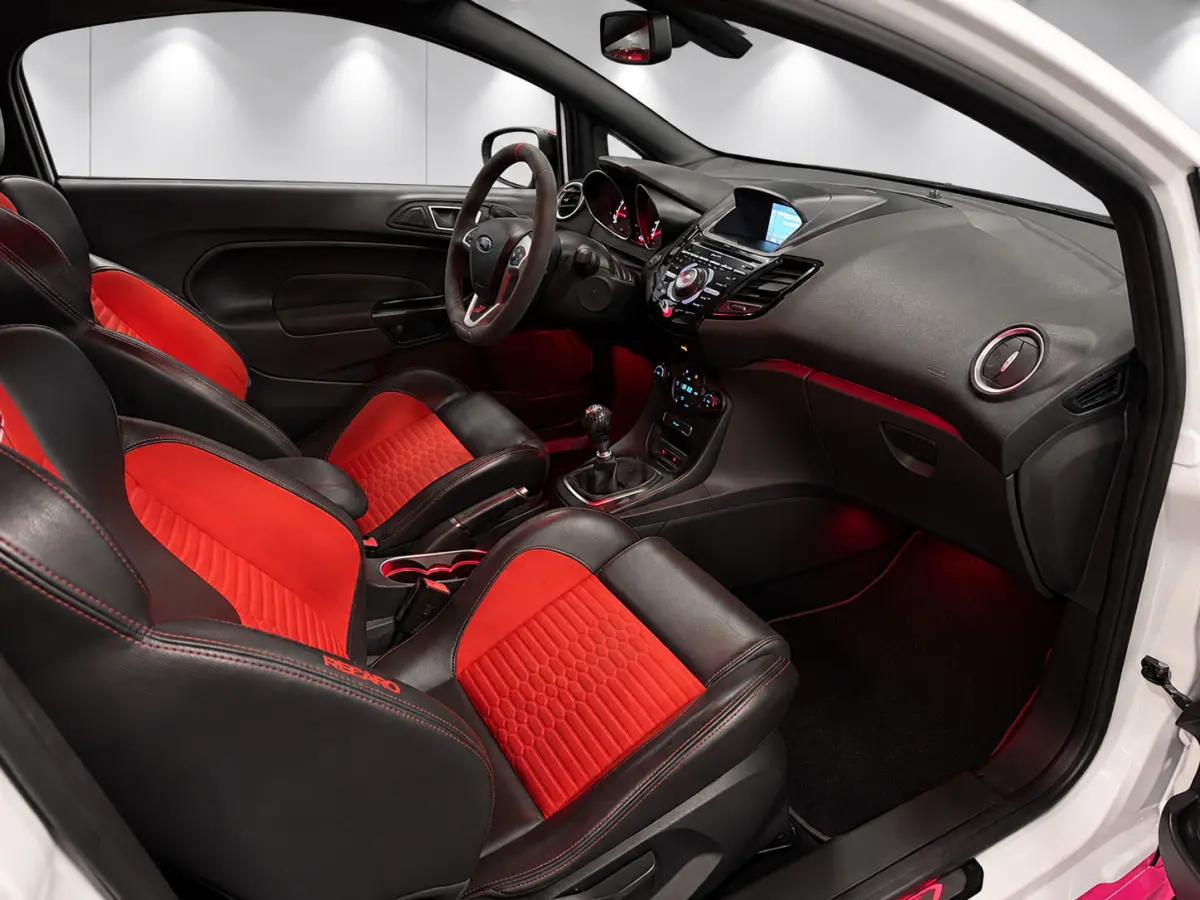 1.6 ST2 LED/NAVI/CRUISE/RECARO/MAXTON/MILTEK/CAMERA/PDC/DISTR+W-POMP-VV/STOELVERWARMING