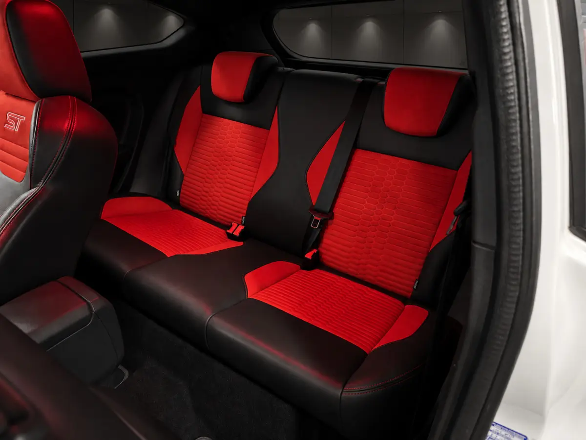 1.6 ST2 LED/NAVI/CRUISE/RECARO/MAXTON/MILTEK/CAMERA/PDC/DISTR+W-POMP-VV/STOELVERWARMING