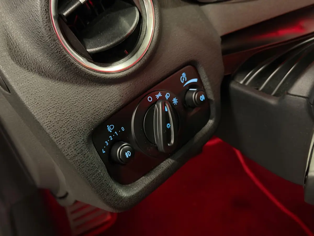 1.6 ST2 LED/NAVI/CRUISE/RECARO/MAXTON/MILTEK/CAMERA/PDC/DISTR+W-POMP-VV/STOELVERWARMING