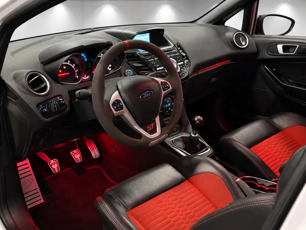 1.6 ST2 LED/NAVI/CRUISE/RECARO/MAXTON/MILTEK/CAMERA/PDC/DISTR+W-POMP-VV/STOELVERWARMING