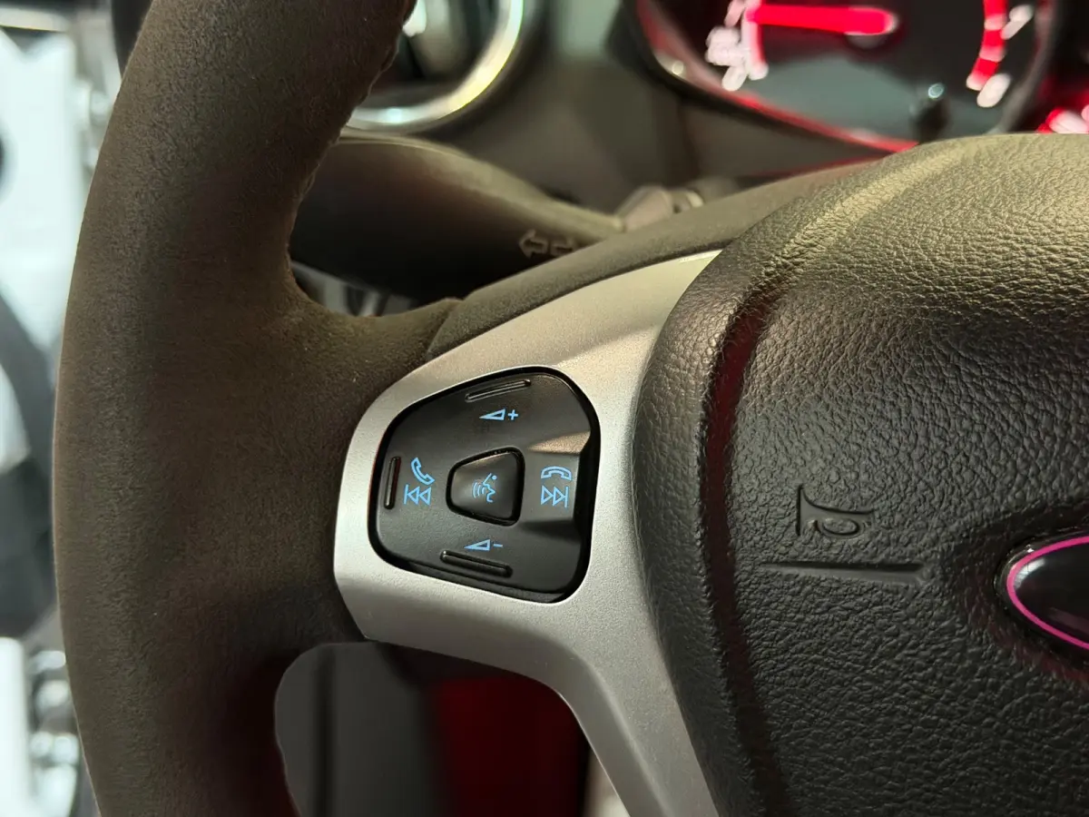 1.6 ST2 LED/NAVI/CRUISE/RECARO/MAXTON/MILTEK/CAMERA/PDC/DISTR+W-POMP-VV/STOELVERWARMING