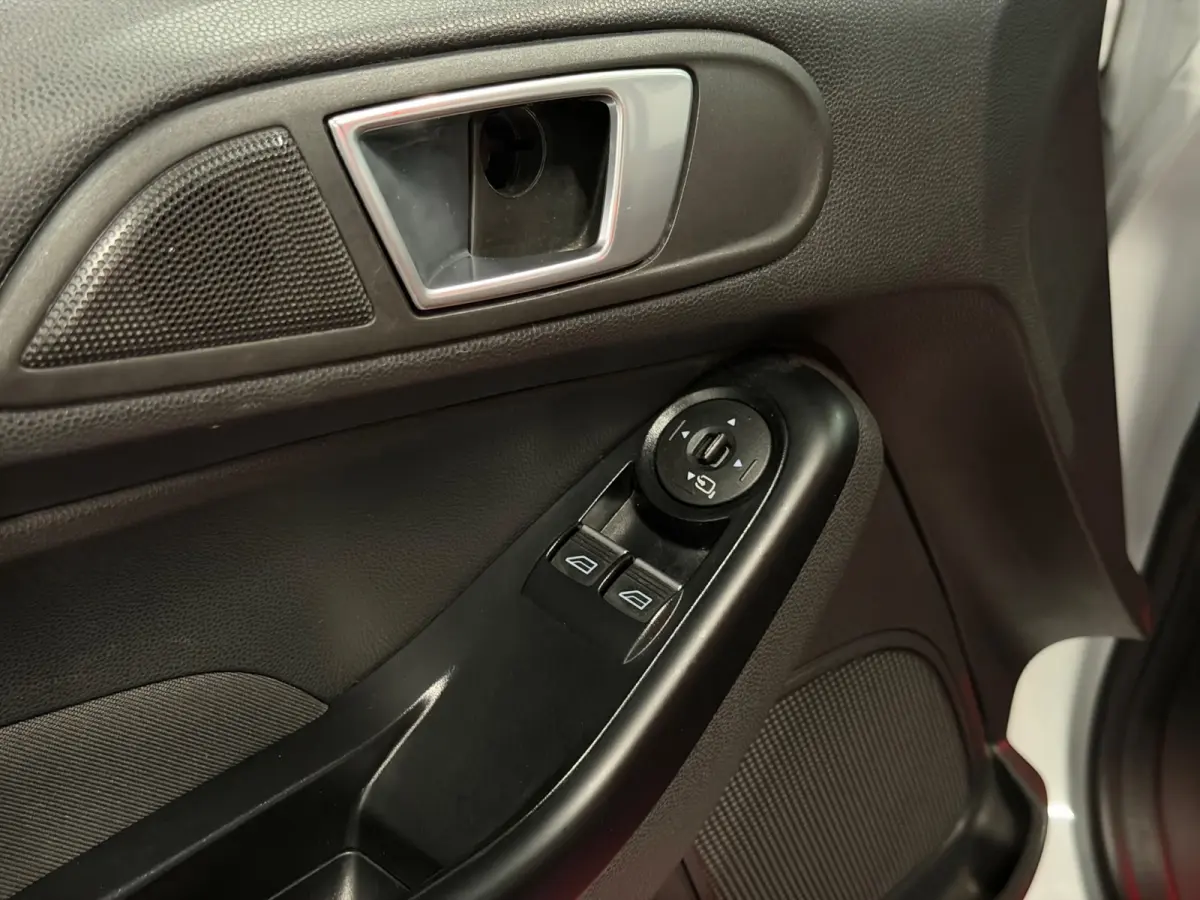 1.6 ST2 LED/NAVI/CRUISE/RECARO/MAXTON/MILTEK/CAMERA/PDC/DISTR+W-POMP-VV/STOELVERWARMING