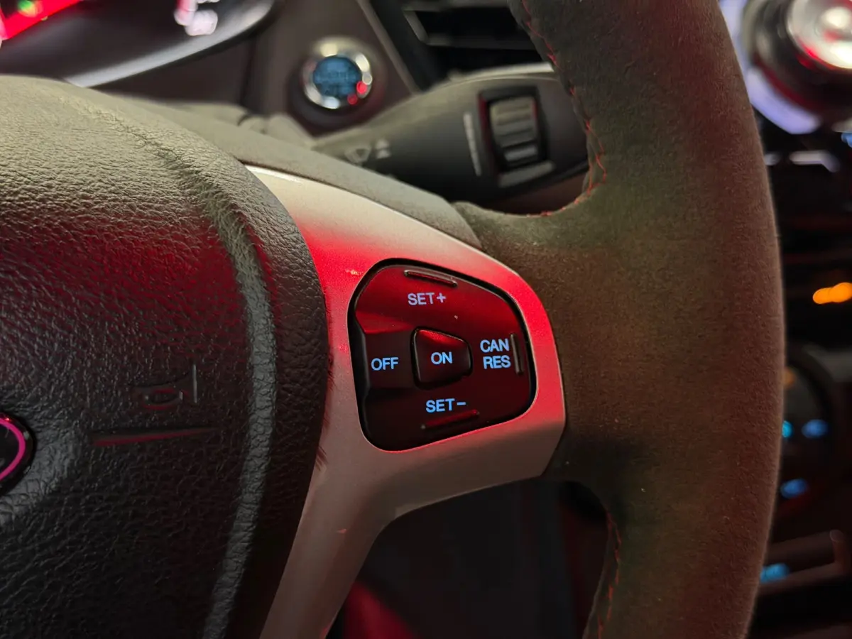 1.6 ST2 LED/NAVI/CRUISE/RECARO/MAXTON/MILTEK/CAMERA/PDC/DISTR+W-POMP-VV/STOELVERWARMING