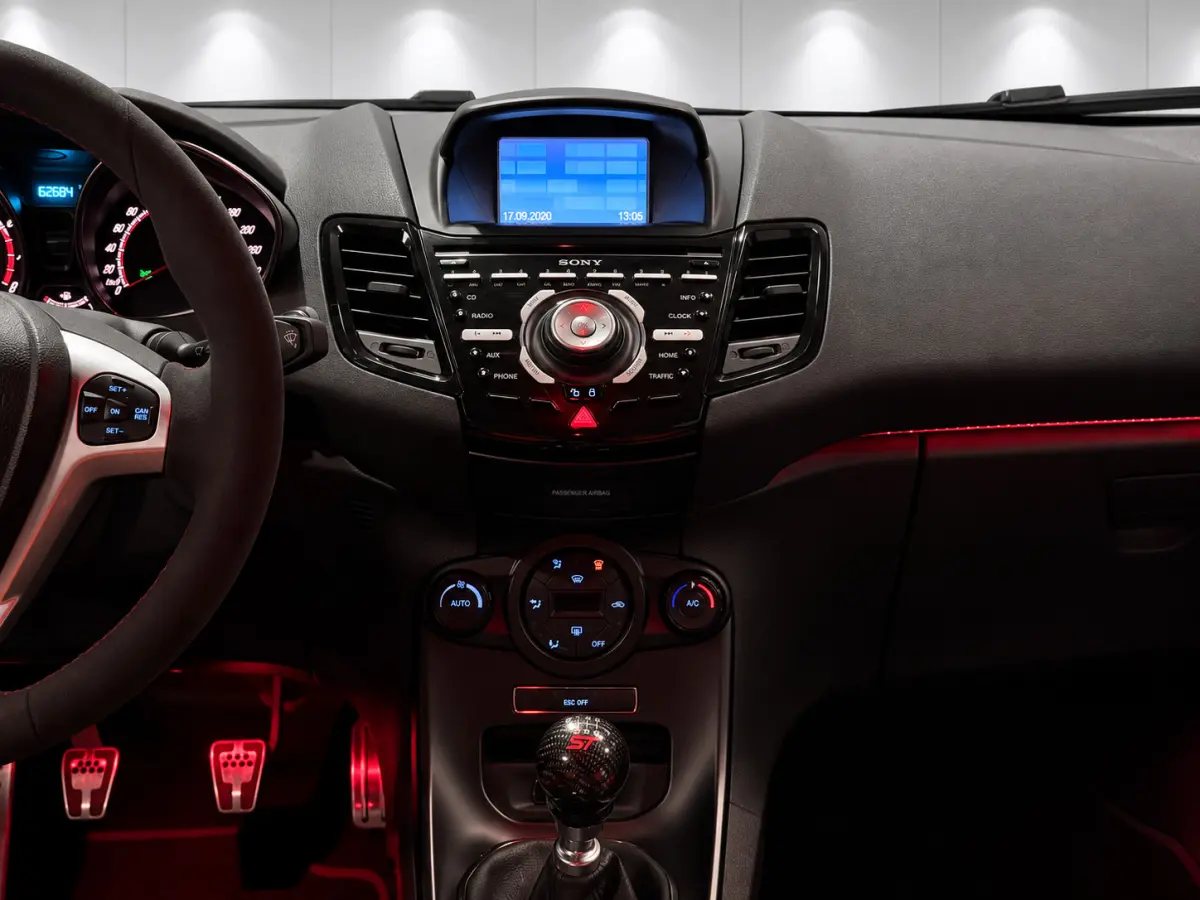 1.6 ST2 LED/NAVI/CRUISE/RECARO/MAXTON/MILTEK/CAMERA/PDC/DISTR+W-POMP-VV/STOELVERWARMING
