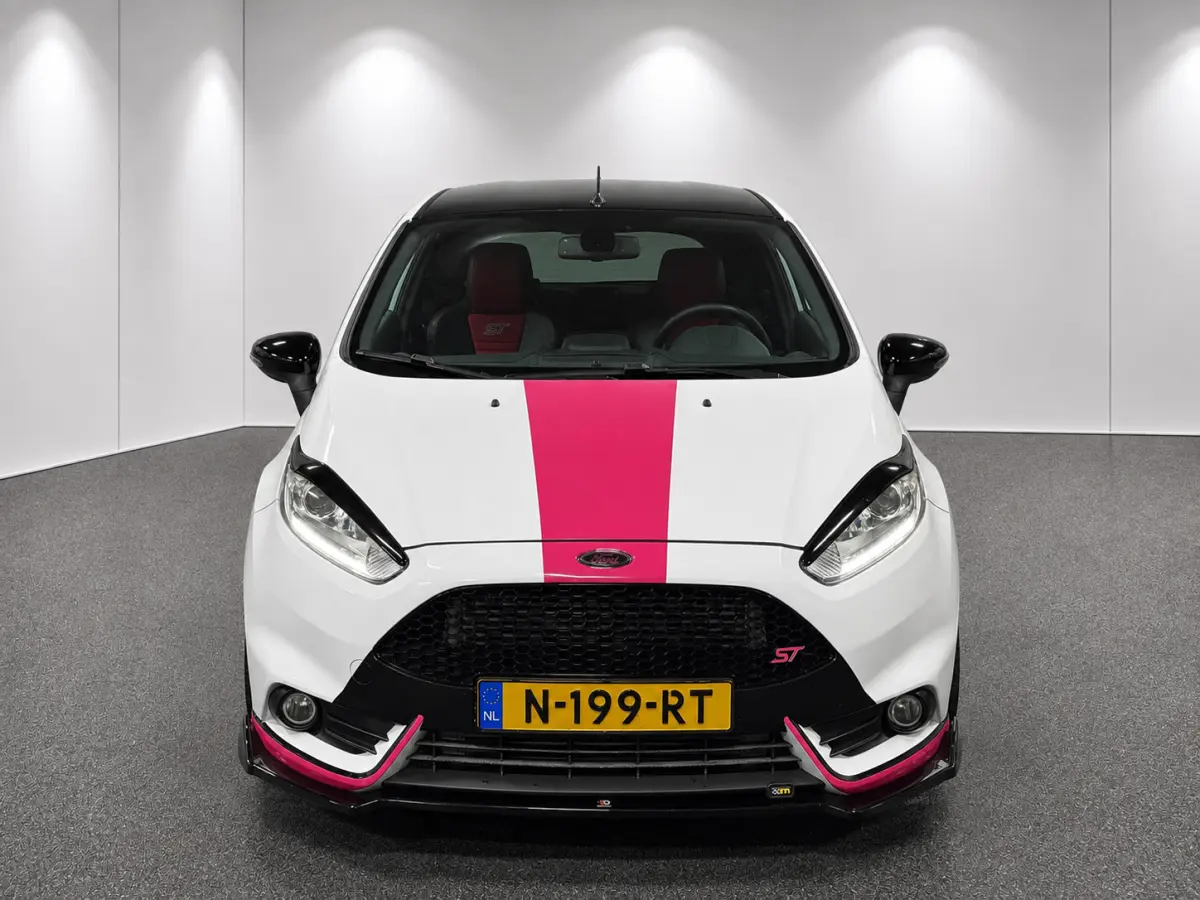 1.6 ST2 LED/NAVI/CRUISE/RECARO/MAXTON/MILTEK/CAMERA/PDC/DISTR+W-POMP-VV/STOELVERWARMING