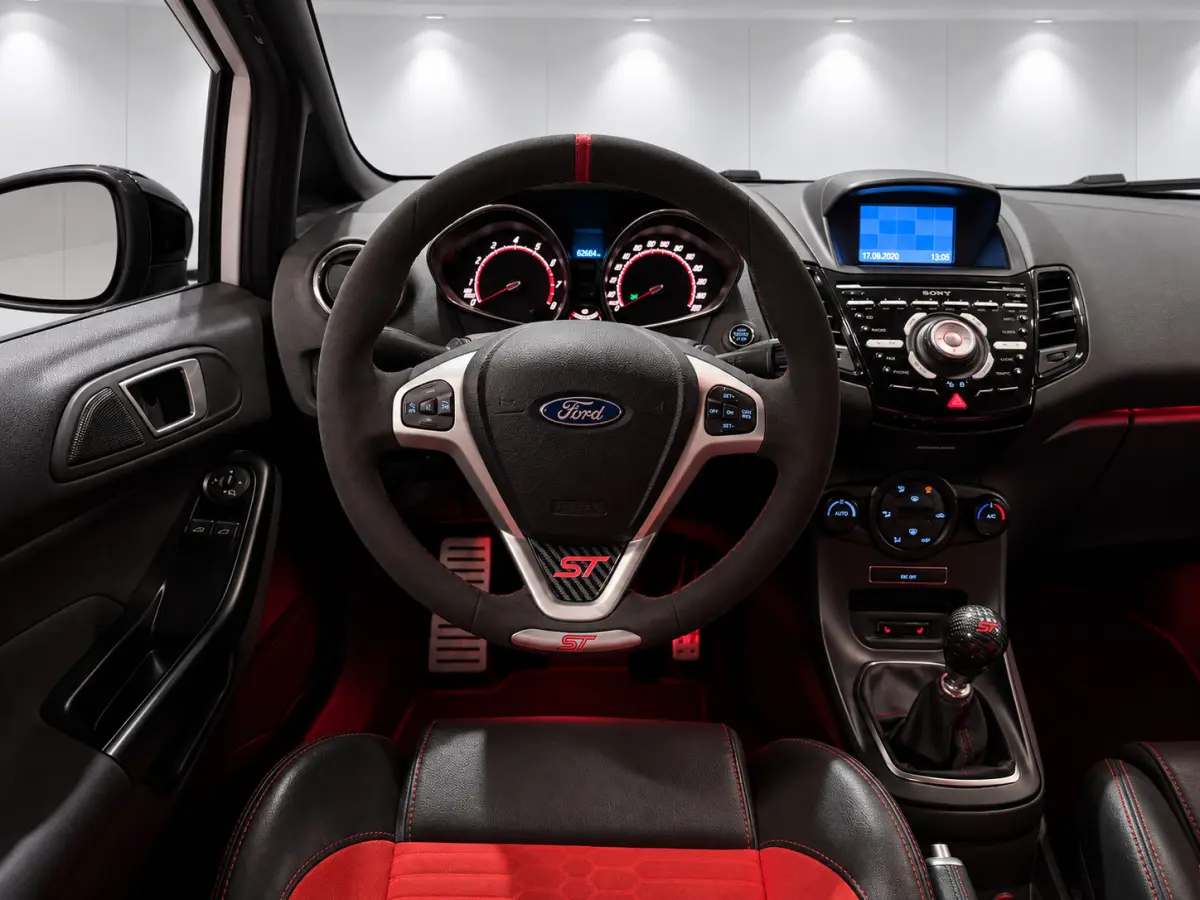 1.6 ST2 LED/NAVI/CRUISE/RECARO/MAXTON/MILTEK/CAMERA/PDC/DISTR+W-POMP-VV/STOELVERWARMING
