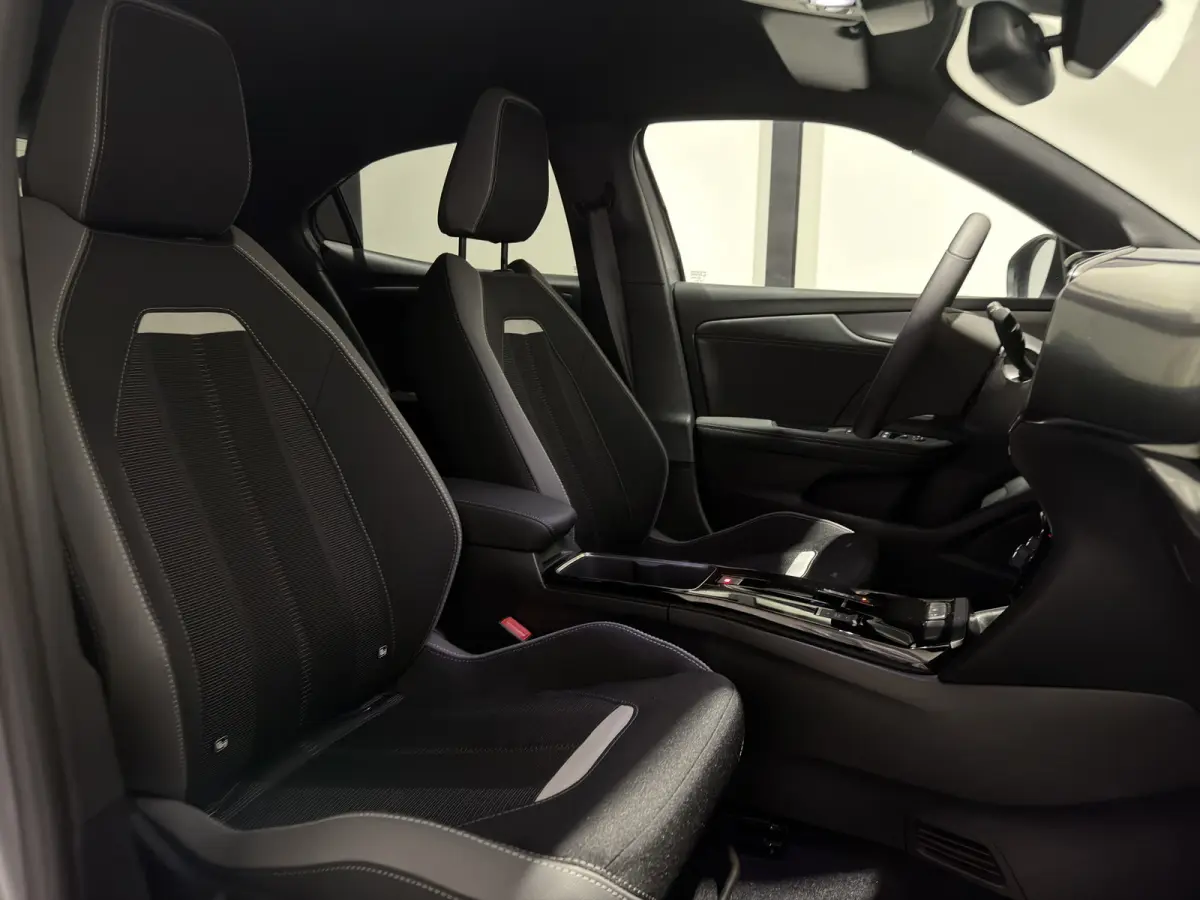 GS Line 50-kWh 11kw bl. | ACC | Keyless | Stoelen & stuur verwarmd | Matrix Intellilux | Privacy