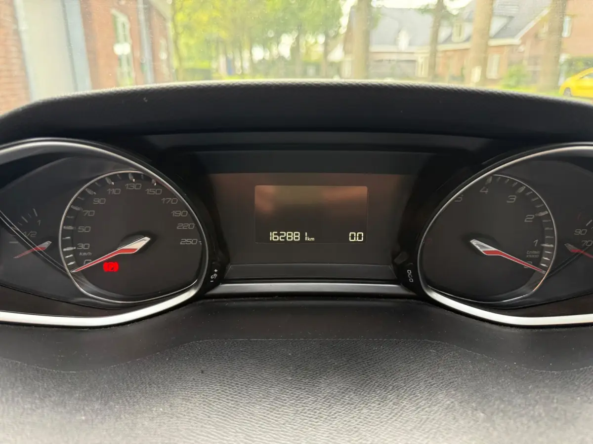1.2 PureTech Allure|AUTOMAAT|AIRCO|CAMERA