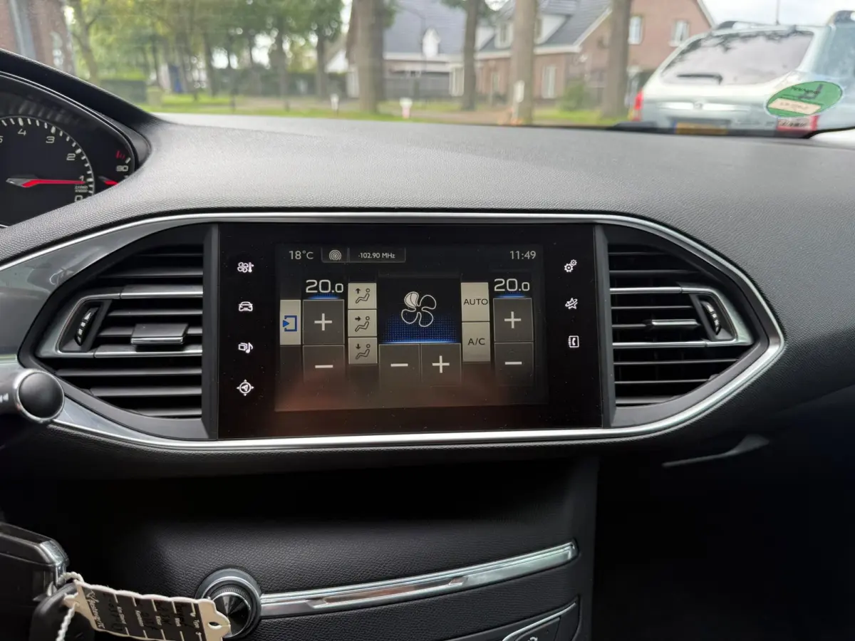 1.2 PureTech Allure|AUTOMAAT|AIRCO|CAMERA