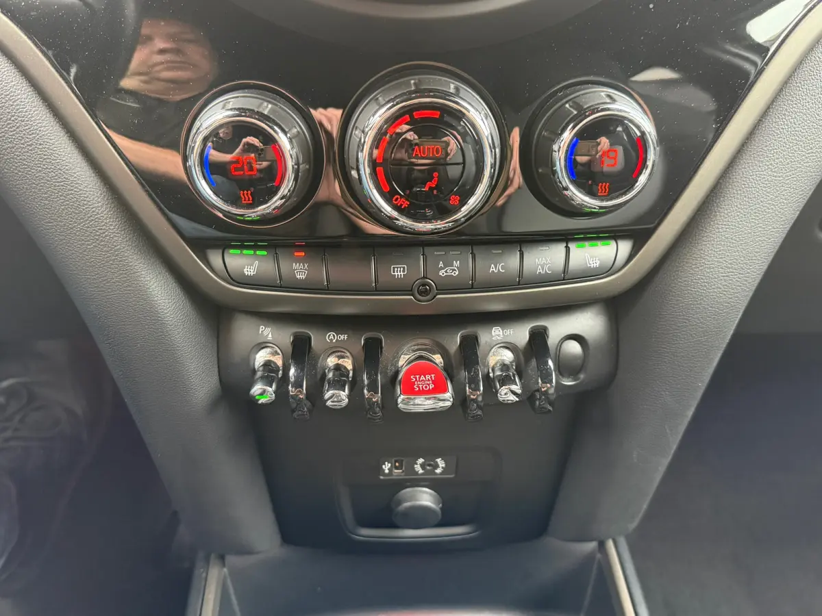1.5 Cooper Chili, Stoelverwarming,Sfeerverlichting,Navigatie,Parkeersensoren