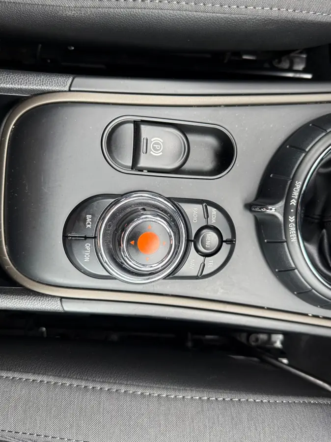 1.5 Cooper Chili, Stoelverwarming,Sfeerverlichting,Navigatie,Parkeersensoren