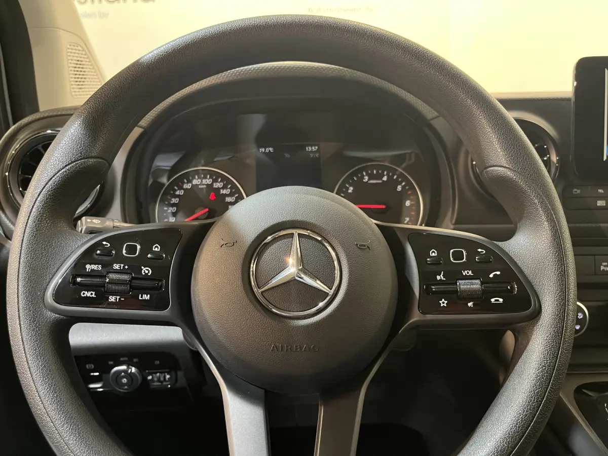 113 L2 Pro Automaat Benzine / Euro 6 / Airco / CarPlay / Cruise Control / Camera / Trekhaak / LMV / 14.000 KM !!