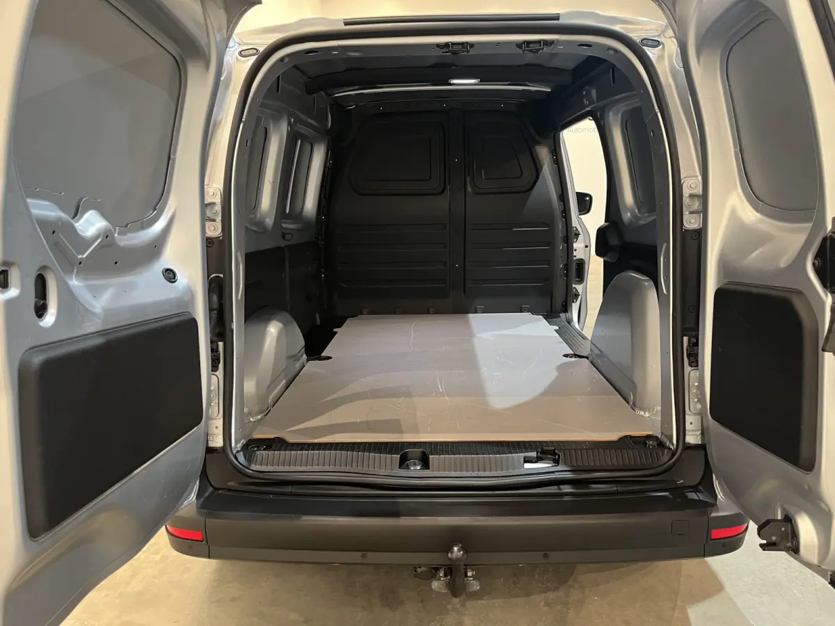 113 L2 Pro Automaat Benzine / Euro 6 / Airco / CarPlay / Cruise Control / Camera / Trekhaak / LMV / 14.000 KM !!