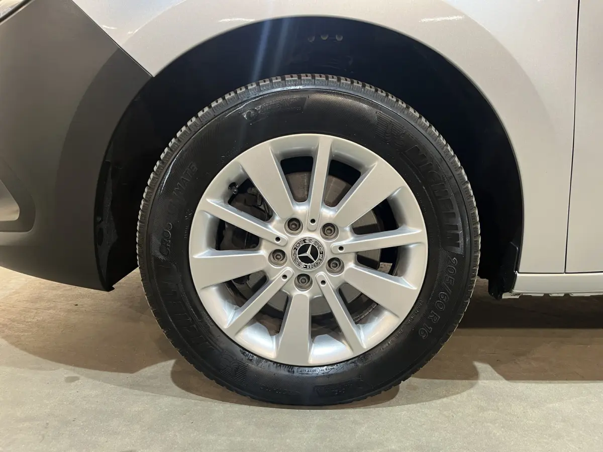 113 L2 Pro Automaat Benzine / Euro 6 / Airco / CarPlay / Cruise Control / Camera / Trekhaak / LMV / 14.000 KM !!
